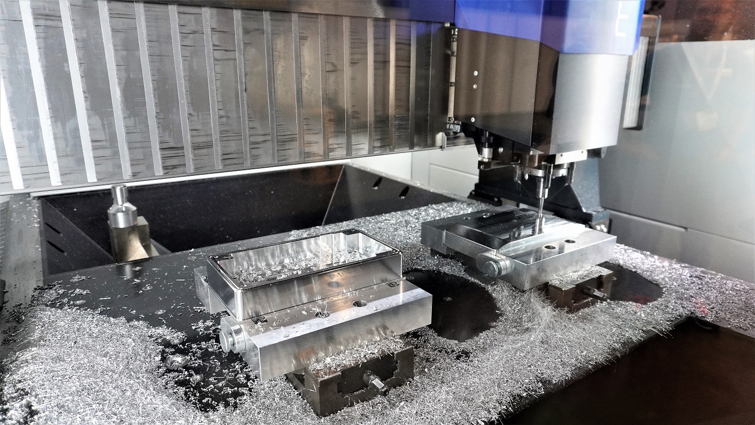 Produce parts faster with the DATRON MXCube highspeed machiningcenter